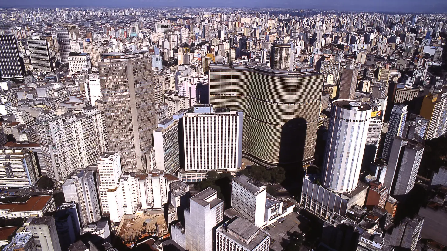Vista aérea do Centro de São Paulo com o Edifício Copan